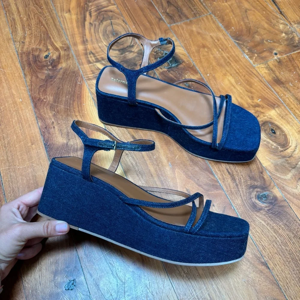 NWOT Reformation Zolanda Platform Sandal in Dark Denim 9